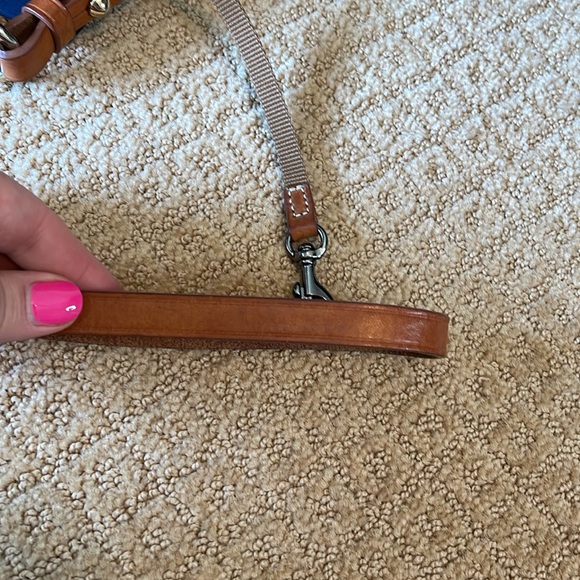 Dooney & Bourke crossbody bag - Picture 4 of 4